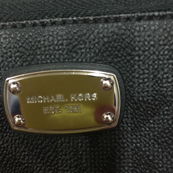 Michael Kors Logo Wallet - Picture 2 of 4